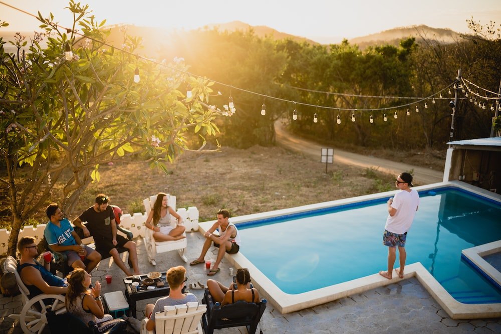 5 tips for hosting a perfect party in your backyard