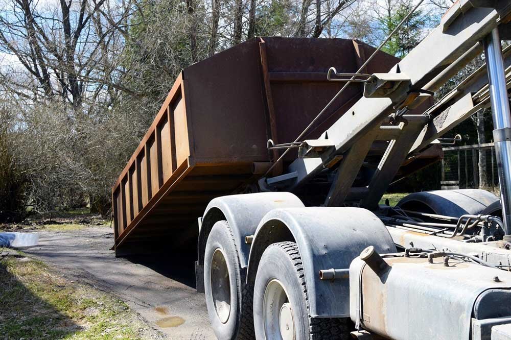 The Benefits of Renting a Dumpster for Yard Waste Removal